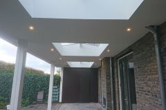 Exclusieve Veranda Terrasoverkapping met 3 Glazen Daklichten van Veranda Plaza in Amstelveen