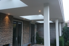 Exclusieve Veranda Terrasoverkapping met 3 Glazen Daklichten van Veranda Plaza in Amstelveen