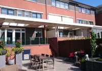 Veranda, Veranda Plaza, terrasoverkapping, overkapping, buitenkamer, tuinkamer, houtkachel, lichtstraat, Glazen schuifwanden, daklicht, balustrade, terrasverwarming, tuin, terras carport, terras, vlonder