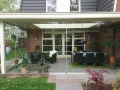 Veranda, Veranda Plaza, Glazen schuifwanden, terrasoverkapping, overkapping, buitenkamer, tuinkamer, Carport houtkachel, lichtstraat, daklicht, balustrade, hekwerk, terrasverwarming, tuin, terras, houten vloer.
