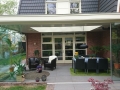 Veranda, Veranda Plaza, Glazen schuifwanden, terrasoverkapping, overkapping, buitenkamer, tuinkamer, Carport houtkachel, lichtstraat, daklicht, balustrade, hekwerk, terrasverwarming, tuin, terras, houten vloer.