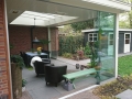 Veranda, Veranda Plaza, Glazen schuifwanden, terrasoverkapping, overkapping, buitenkamer, tuinkamer, Carport houtkachel, lichtstraat, daklicht, balustrade, hekwerk, terrasverwarming, tuin, terras, houten vloer.